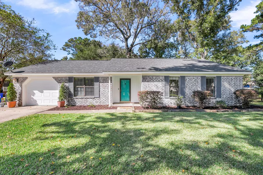 1111 Kentwood Cir, Charleston, SC 29412