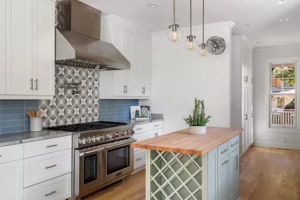 Mount Pleasant, SC 29464,517 Royall Ave