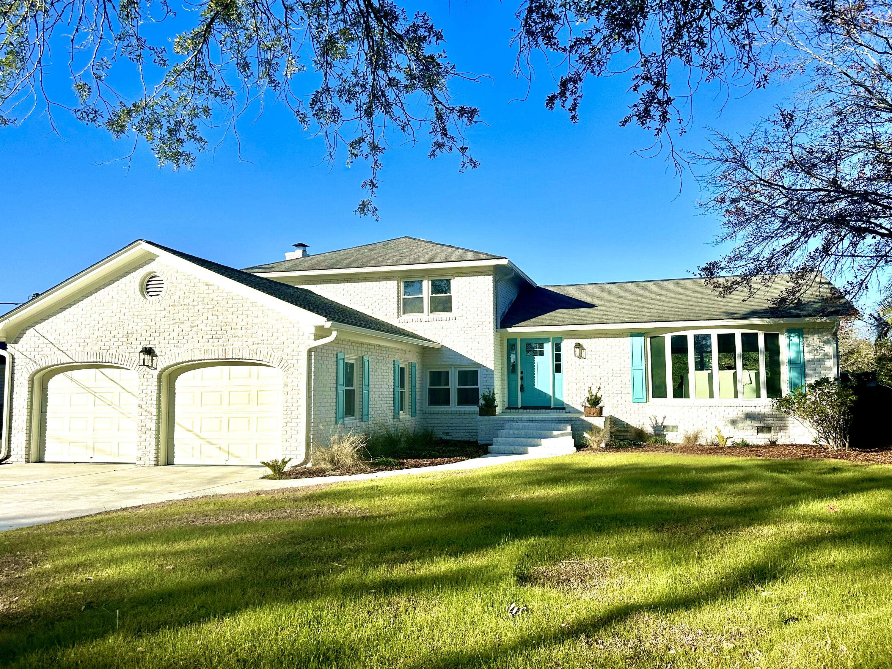 1894 Capri Dr, Charleston, SC 29407