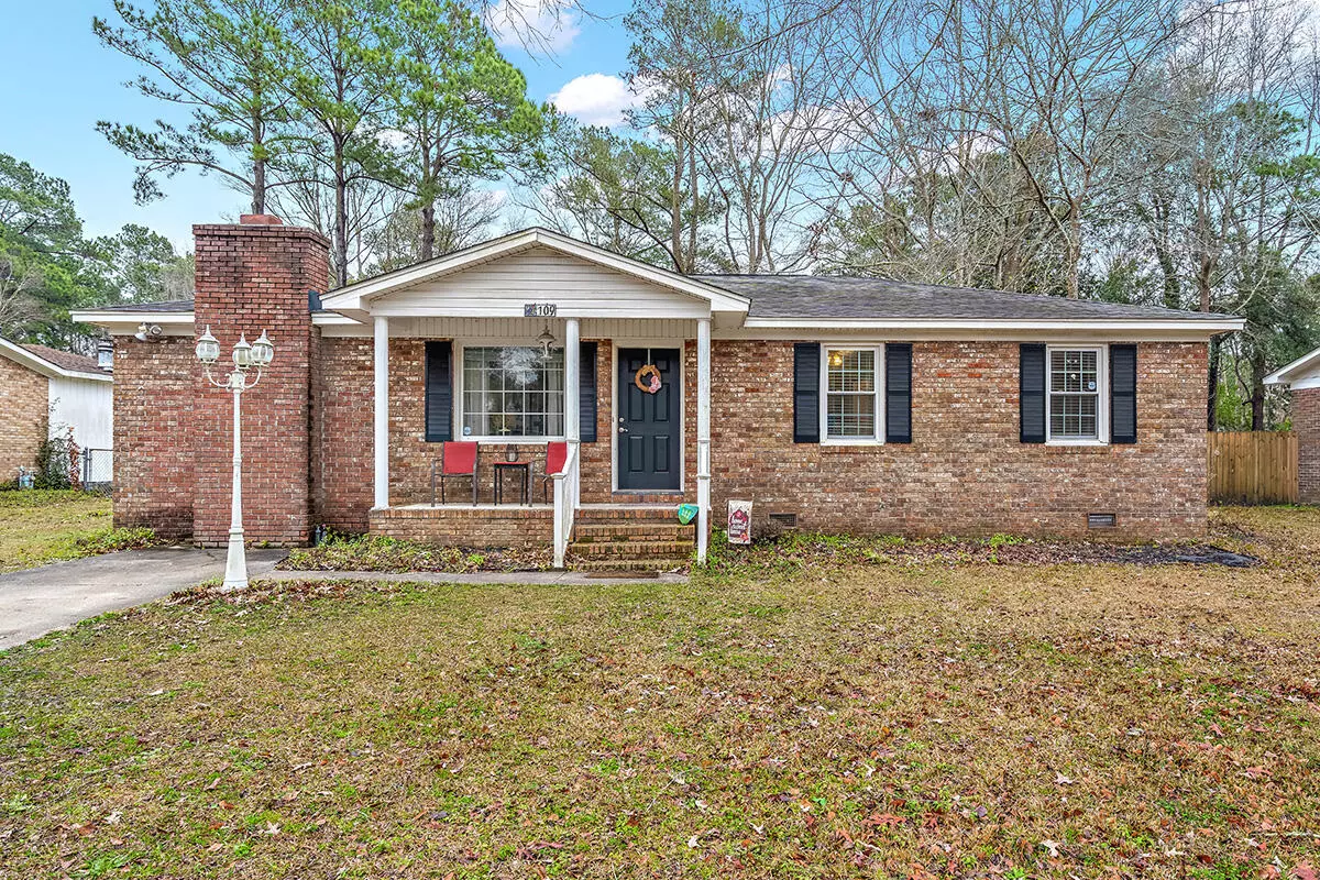 Summerville, SC 29483,109 Helen Dr