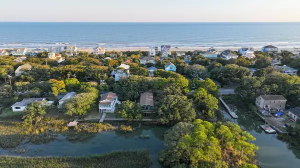 Folly Beach, SC 29439,814 E Cooper Ave