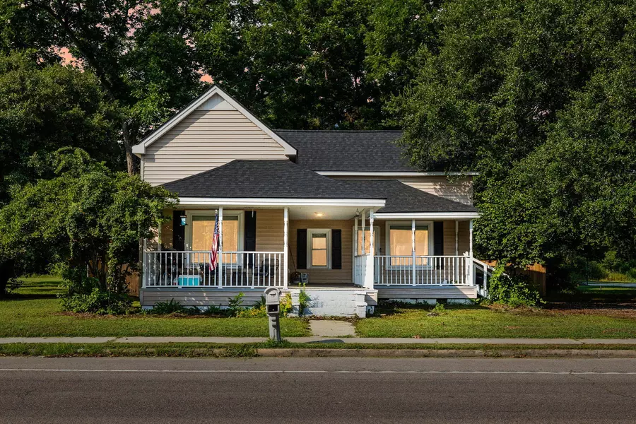 156 E Main St, Harleyville, SC 29448