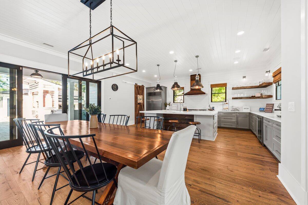Mount Pleasant, SC 29464,996 Law Ln