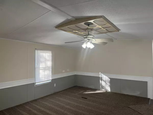 Bonneau, SC 29431,525 Pauline Dr