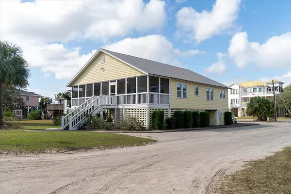 2302 Palmetto Blvd, Edisto Beach, SC 29438