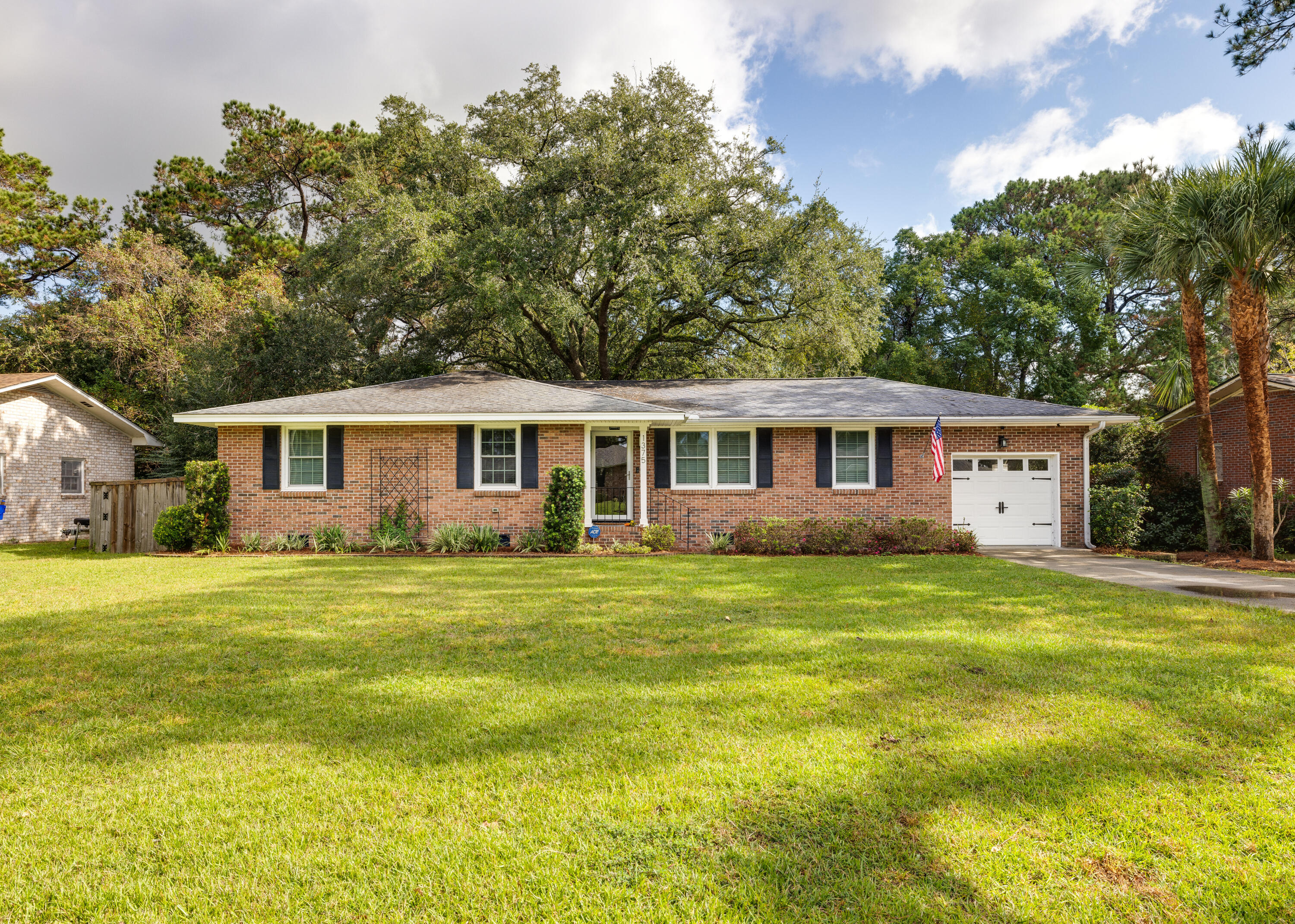 Charleston SC Home for Sale $ 799,000,AgentOwned Realty