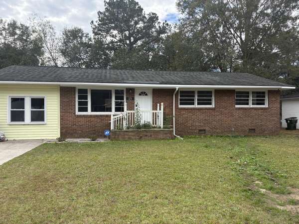 15 Newark Ave, Goose Creek, SC 29445