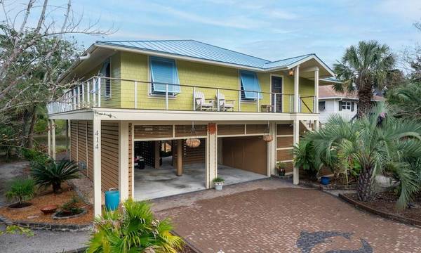 414 W Indian Ave, Folly Beach, SC 29439