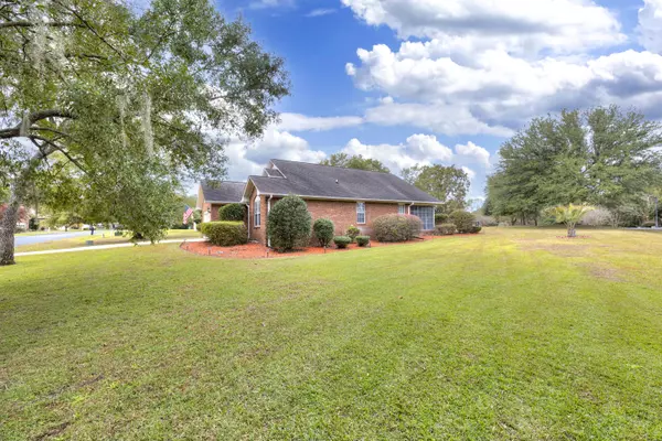 Manning, SC 29102,101 Oakview Cir