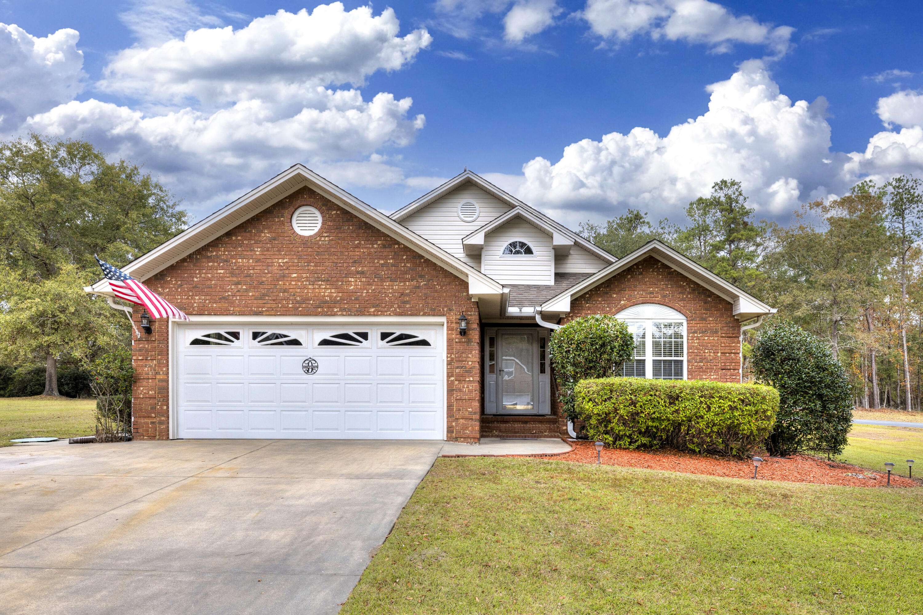 101 Oakview Cir, Manning, SC 29102