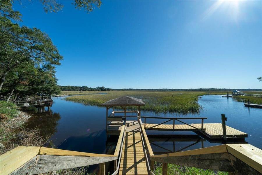 8563 Middleton Point Ln, Edisto Island, SC 29438