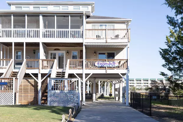 Edisto Island, SC 29438,3611 Yacht Club Rd #B