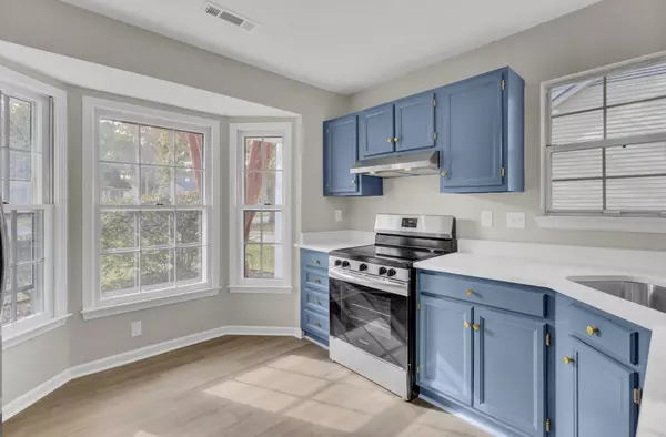 Summerville, SC 29485,307 Salterton St