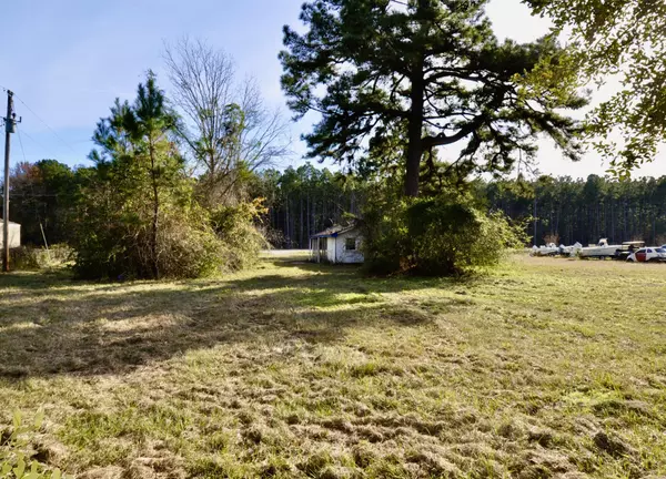 Mcclellanville, SC 29458,8146 N Highway 17