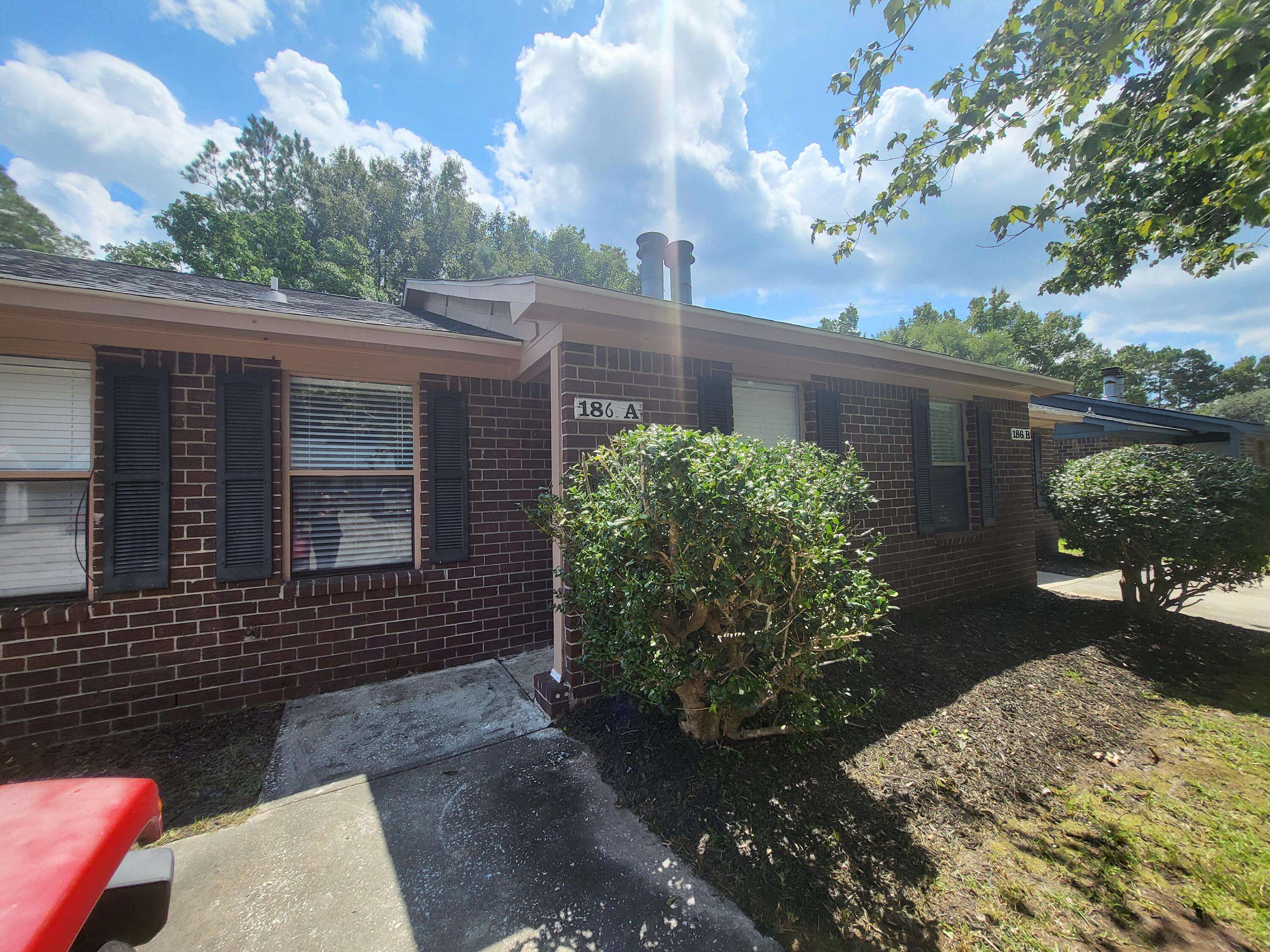 North Charleston, SC 29420,186 Dorchester Manor Blvd #A & B