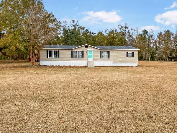 2816 Wire Rd, Saint George, SC 29477