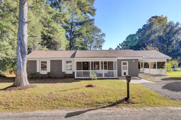 211 Decoy Ln, Moncks Corner, SC 29461