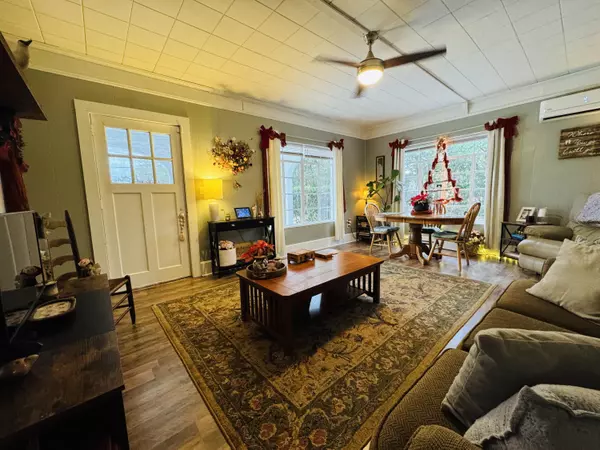 Varnville, SC 29944,405 W Carolina Ave