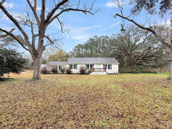 1613 Cavanaugh Rd, Walterboro, SC 29488