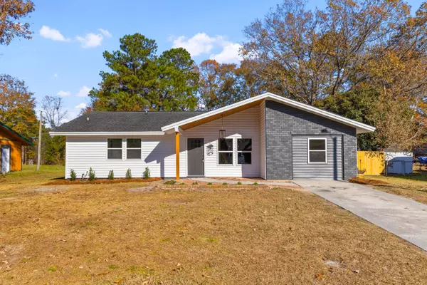 104 Loblolly Dr, Moncks Corner, SC 29461