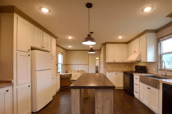 Mcclellanville, SC 29458,1675 River Rd