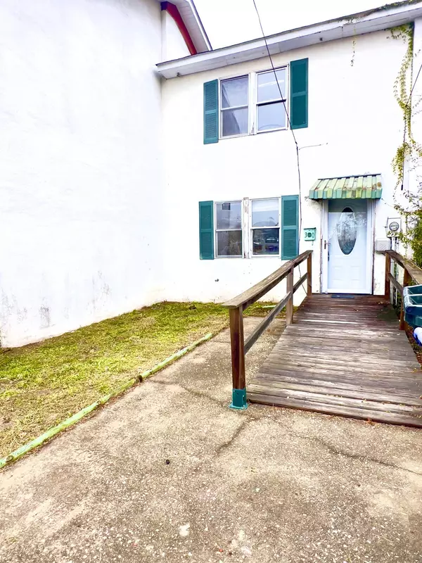 30 Grove St, Charleston, SC 29403