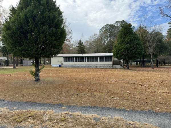 152 Caroline Dr, Cross, SC 29436