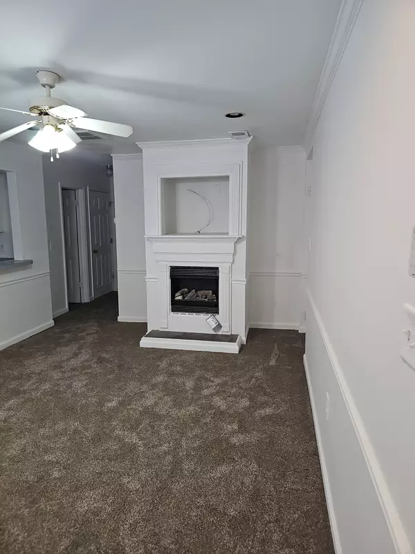 North Charleston, SC 29405,3930 Azalea Dr #W