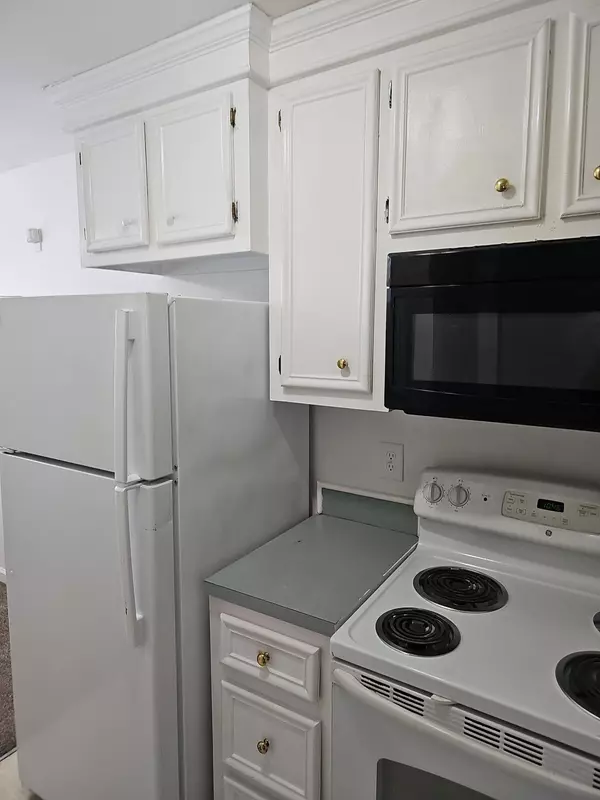 North Charleston, SC 29405,3930 Azalea Dr #W