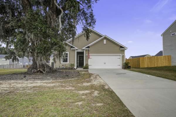 435 Eva St, Moncks Corner, SC 29461