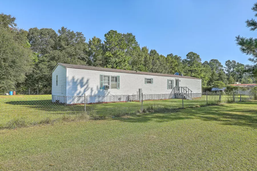 118 Rooster Ln, Saint Stephen, SC 29479