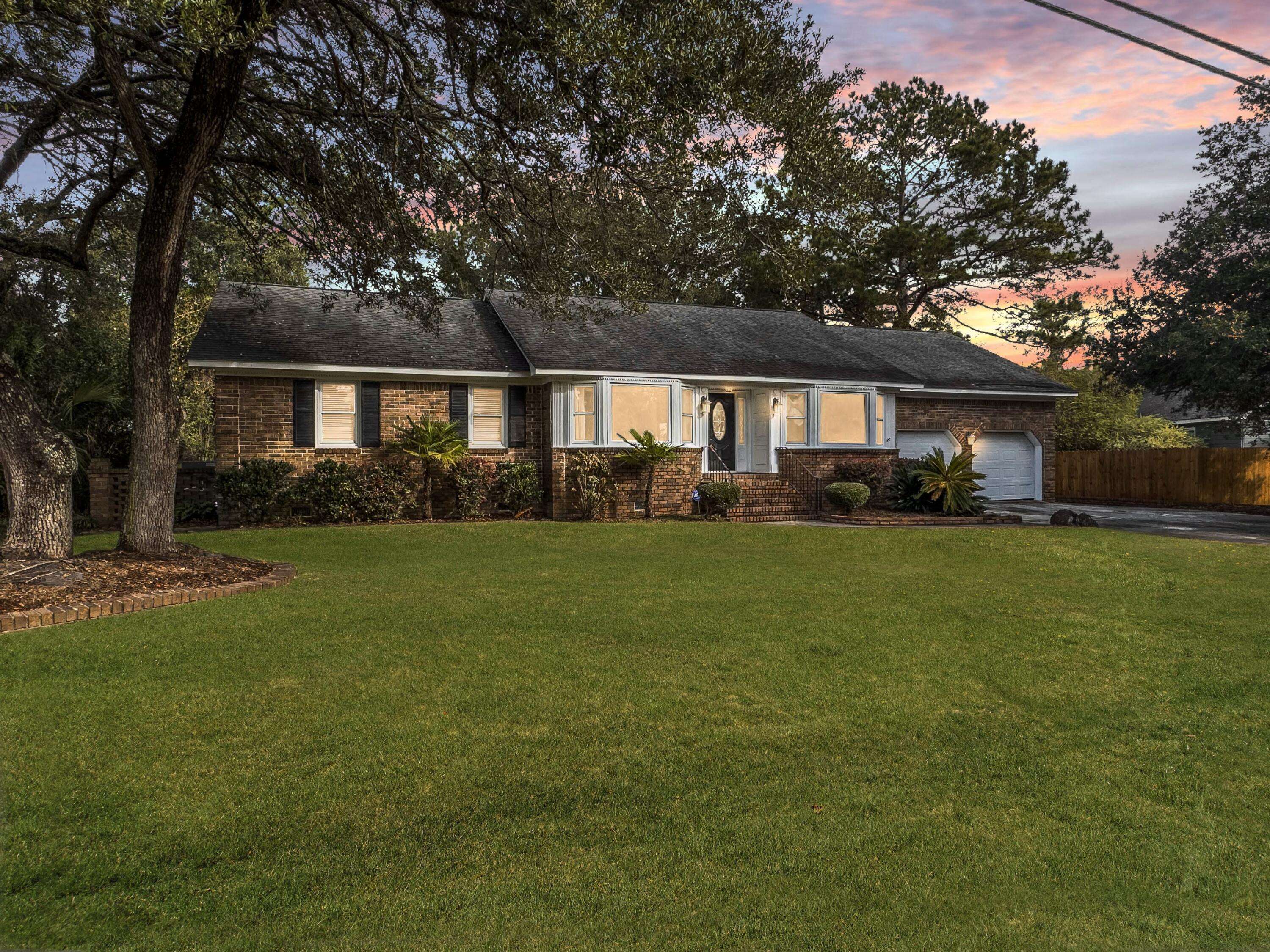 1572 Sanford Rd, Charleston, SC 29407