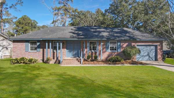 107 Sandtrap Rd, Summerville, SC 29483