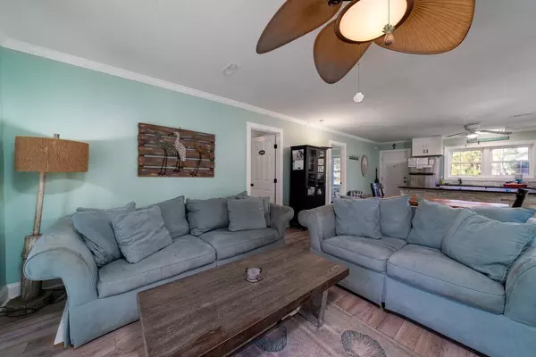 Edisto Island, SC 29438,206 Harrelson St