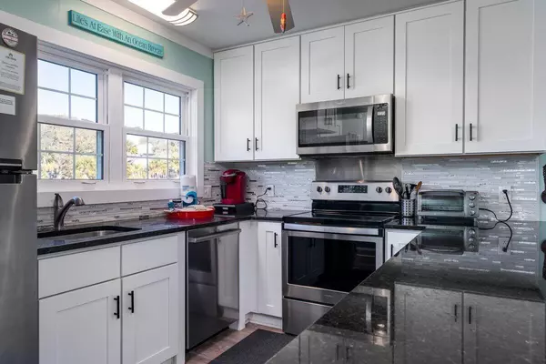 Edisto Island, SC 29438,206 Harrelson St