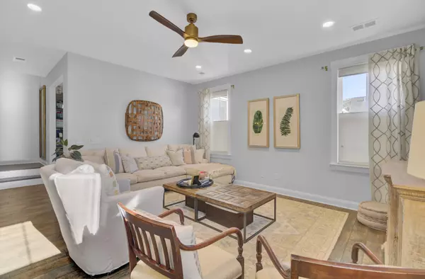 Summerville, SC 29483,703 N Hickory St