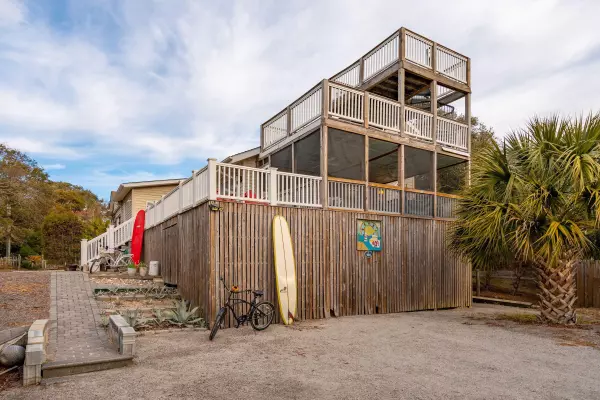 904 E Arctic Ave, Folly Beach, SC 29439