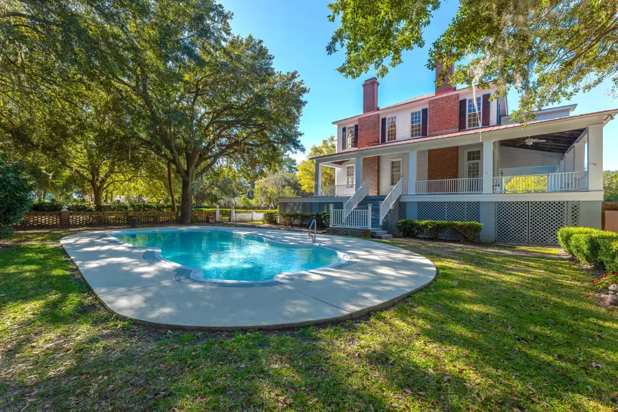 927 Fishburne Rd, Pinopolis, SC 29469