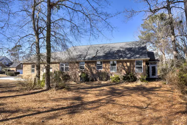 Manning, SC 29102,238 Ridge Lake Dr