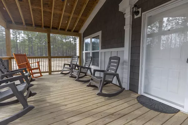 Cross, SC 29436,210 Hickory Oaks Ln