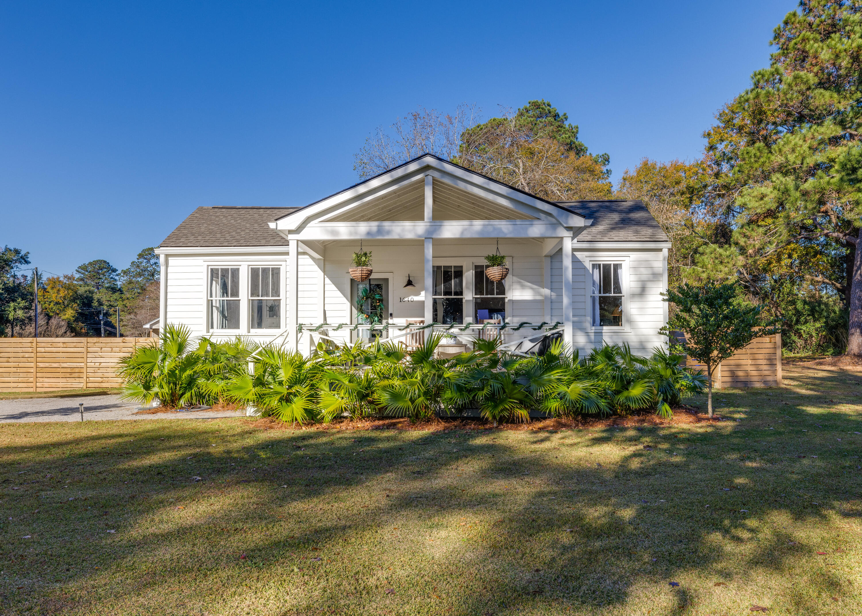 Charleston SC Home for Sale $ 635,000,AgentOwned Realty