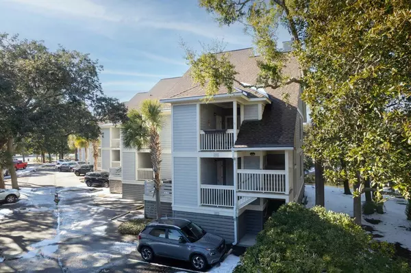 208 Little Oak Dr, Folly Beach, SC 29439