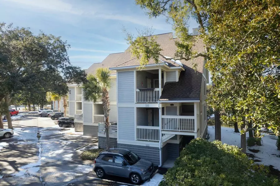 208 Little Oak Dr, Folly Beach, SC 29439