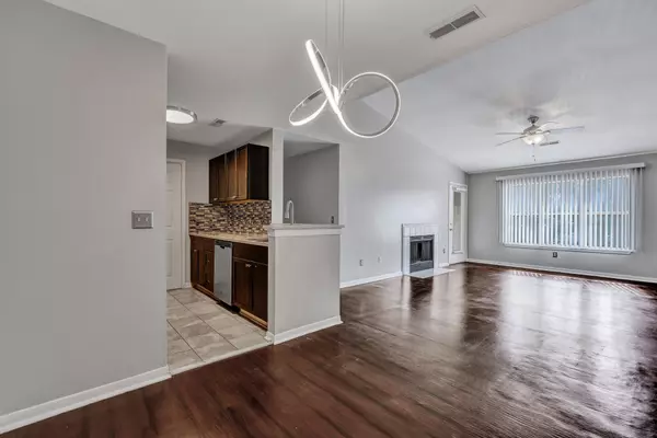Mount Pleasant, SC 29466,2011 N Highway 17 #2100q