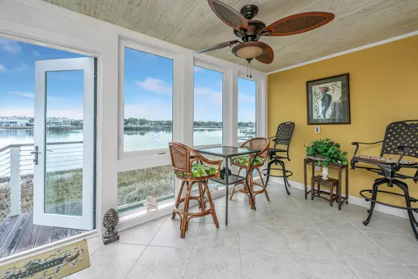 25 Mariners Cay Dr, Folly Beach, SC 29439