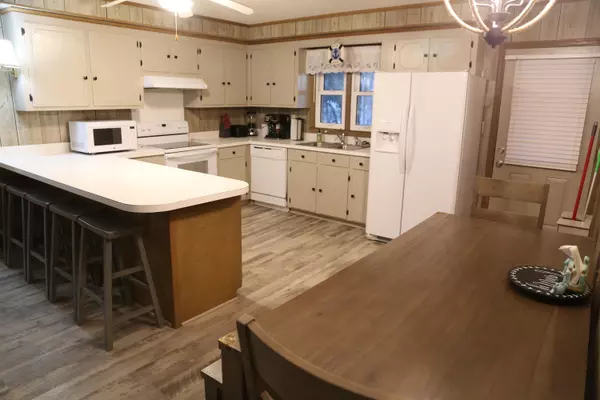 Edisto Beach, SC 29438,603 Portia St