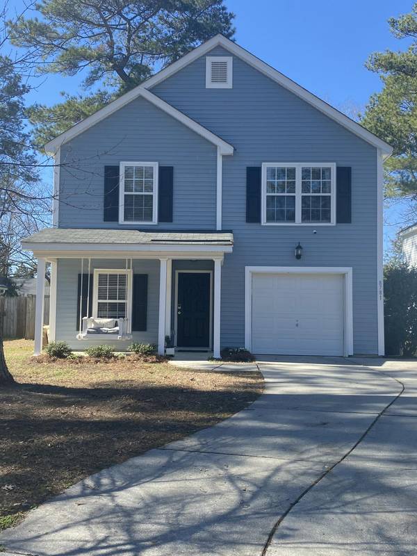 8781 Red Oak Dr, North Charleston, SC 29406