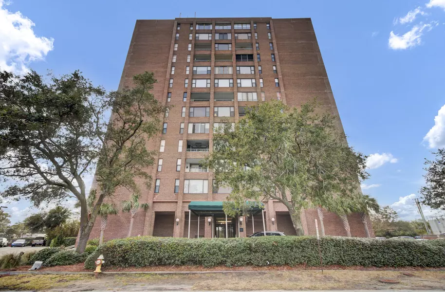 14 Lockwood Dr #6h, Charleston, SC 29401