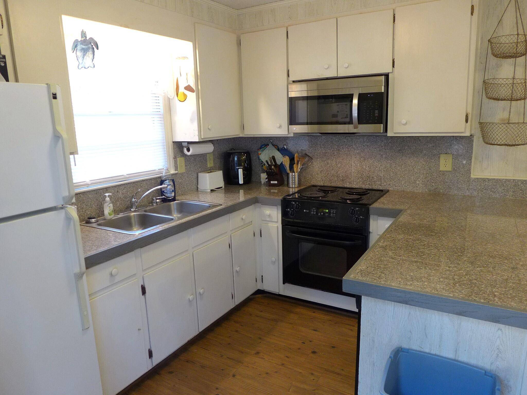 Edisto Island, SC 29438,506 Jungle Rd