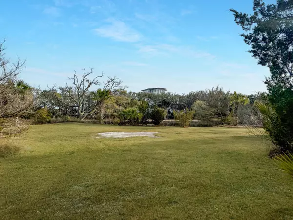 Edisto Island, SC 29438,28 Sharks Tooth Cir